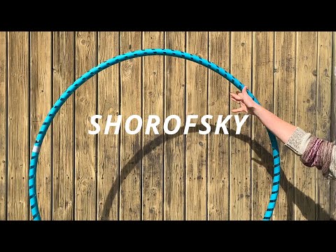 Dieses Video zeigt unser Hula Hoop Modell &quot;Shorofsky&quot; in Bewegung bei Sonnenlicht. Tapes: Metallic Mirror Aquamarine / 24 mm teal gripDieses Modell ist erhäl...