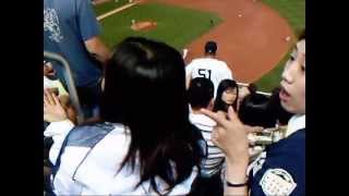 Yankee Fan Gets Splattered With Ketchup At Game