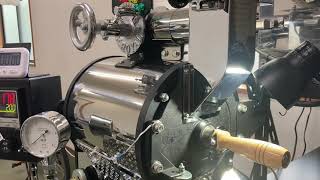 焙煎機の暖気中に回るテストスプーン