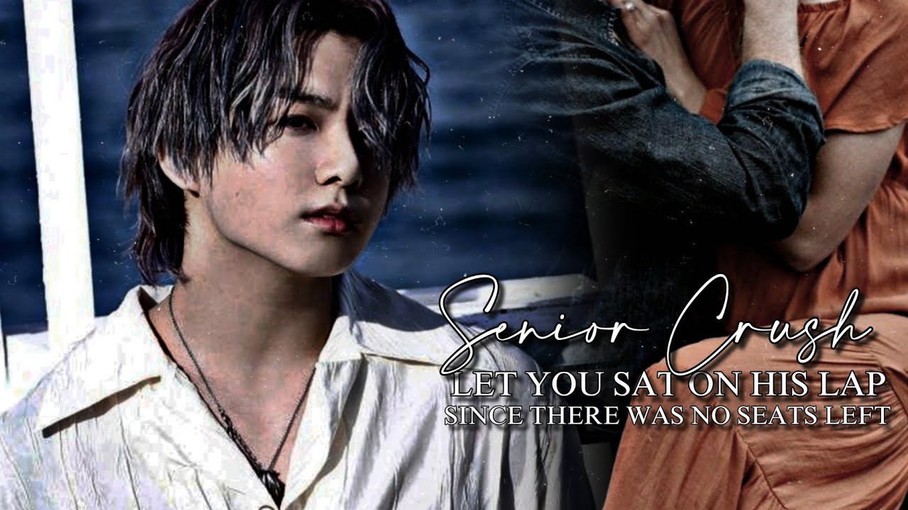 Jungkook Oneshot | 𝐬𝐞𝐧𝐢𝐨𝐫 𝐜𝐫𝐮𝐬𝐡 𝐟𝐨𝐫𝐜𝐞𝐬 𝐲𝐨𝐮 𝐭𝐨 𝐬𝐢𝐭 𝐨𝐧 𝐡𝐢𝐬 𝐥𝐚𝐩 𝐬𝐢𝐧𝐜𝐞 𝐭𝐡𝐞𝐫𝐞 𝐰𝐚𝐬 𝐧𝐨 𝐬𝐞𝐚𝐭𝐬 𝐥𝐞𝐟𝐭