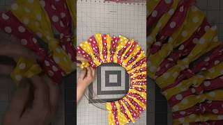 Make an Easy Wreath with Me! Easy Ribbon Wreath. #julieswreathboutique #howtomakeawreath #diy