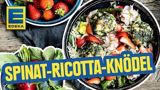 Spinat Ricotta Knödel | Selbstgemachte Knödel auf Spargel Erdbeer Salat