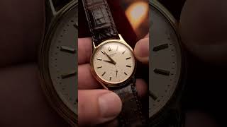 A vintage Patek Philippe Calatrava 3923 in 32mm 18k yellow gold… the epitome of less is more  #patek