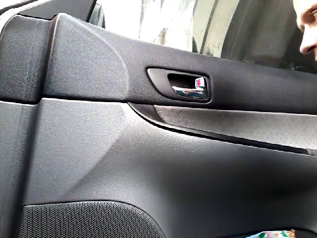 Обшивка двери мазда 6. Водительская дверь Мазда 6 gg. Mazda 6 GH дверная карта Bose. Кнопка блокировки дверей Мазда 6 gg.