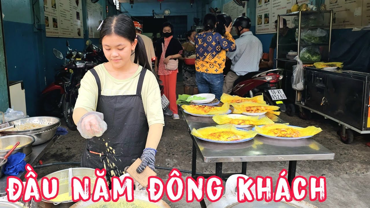 Đầu Năm Bánh Xèo Nhí Khách Đông Tấp Nập Hà Anh Đứng Bếp Cô 3 Chạy Bàn.