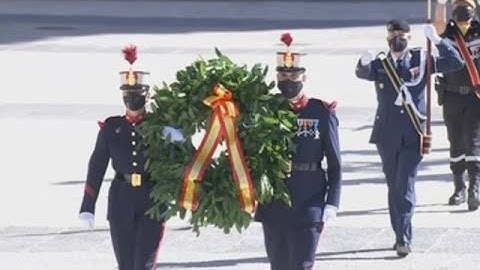 España homenajea en su fiesta nacional a los que luchan contra la pandemia