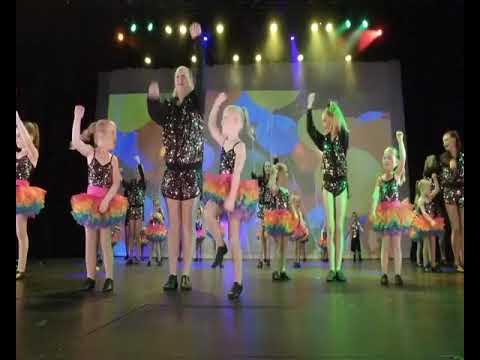 Laycock St Dance Party, Glee and Tiny Dancer Jazz, Australia 2017 - YouTube