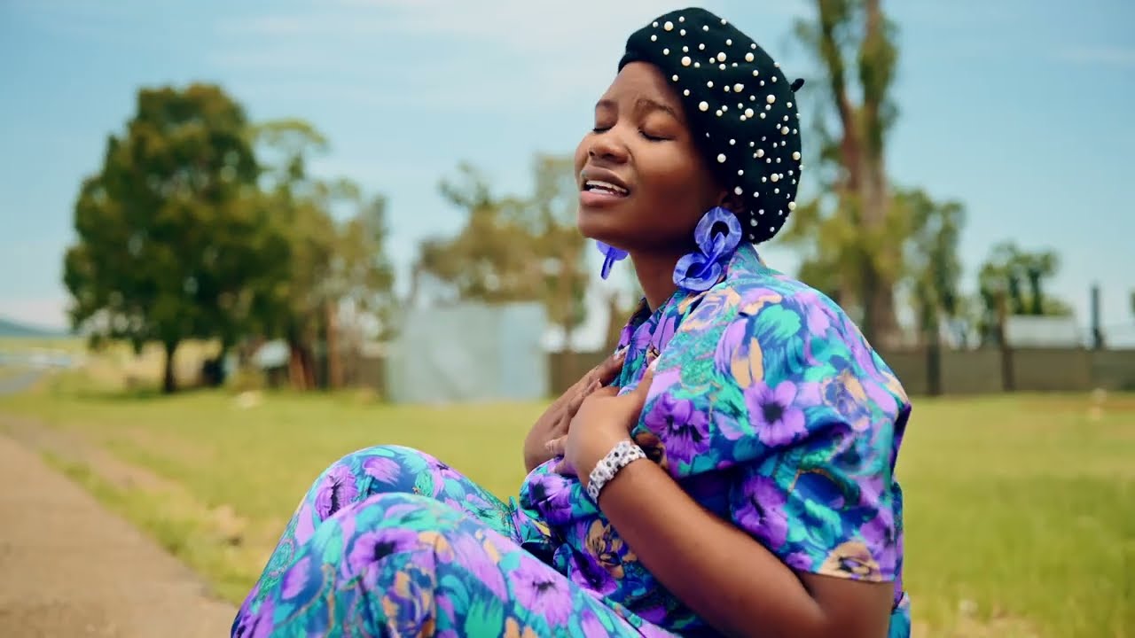 Lady Sphesh - Ngiyahamba