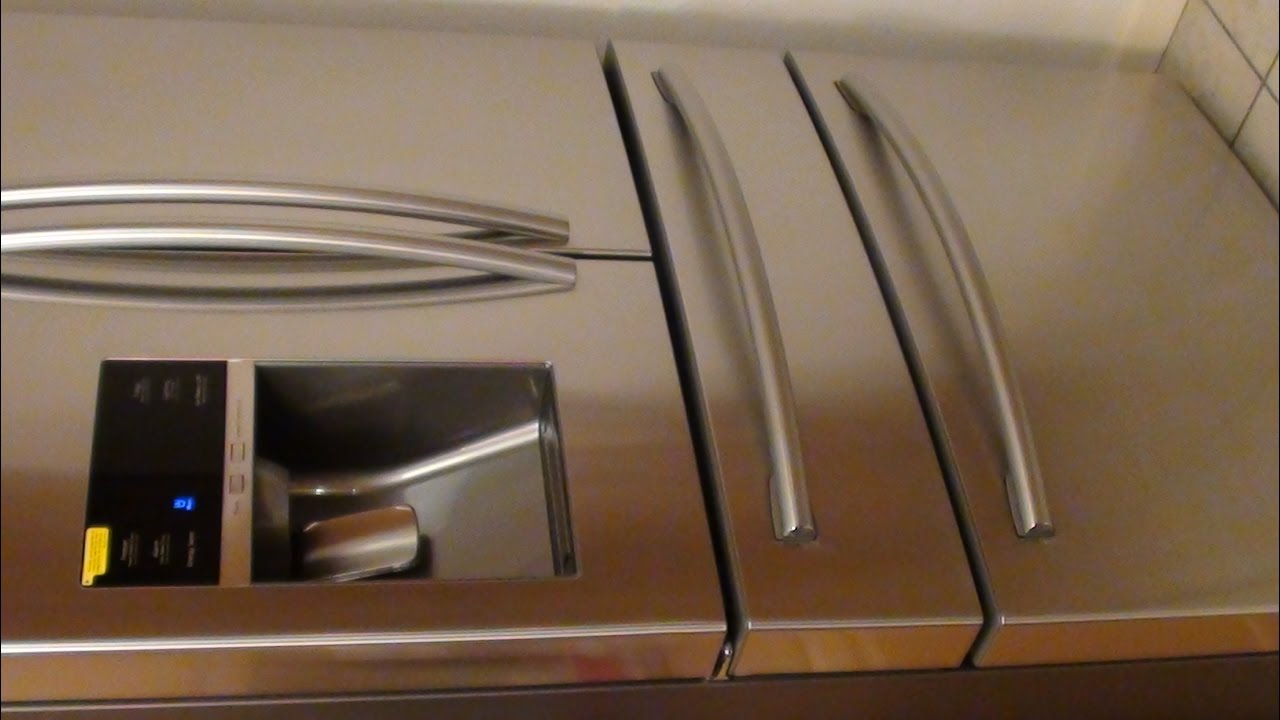 SAMSUNG 28 cu. ft. 4-Door French Door Refrigerator - Stainless Steel Ultra High Capacity