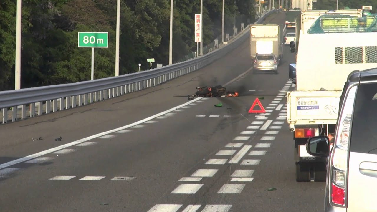 名神高速道路でのオートバイ事故 Youtube