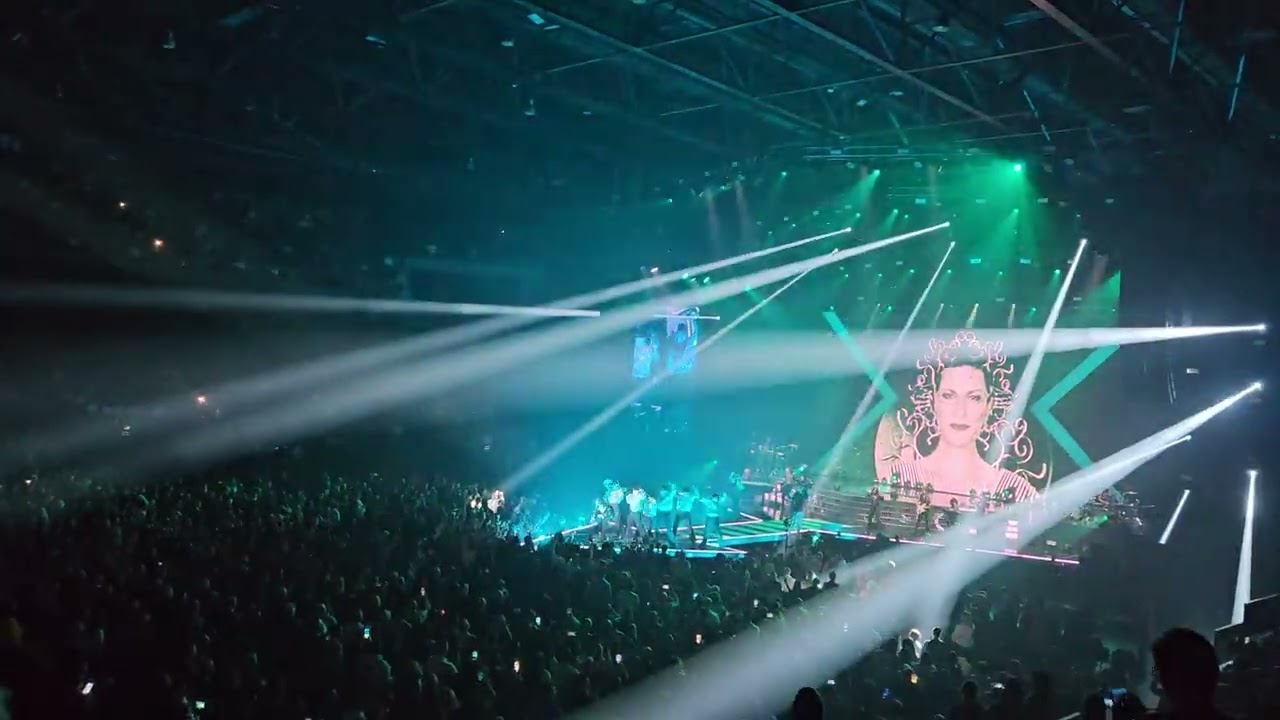 Laura Pausini - Limpido / Surrender / Con la musica alla radio - Bruxelles 10-2-2024