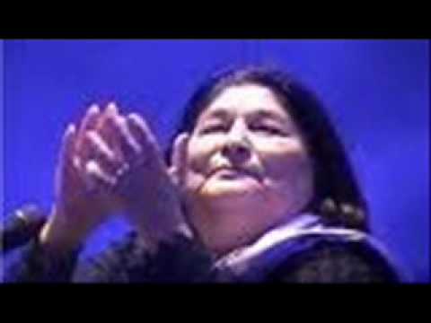 Mercedes Sosa Zamba de amor y piel.wmv