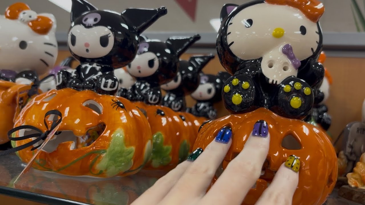 ASMR at TJMaxx (public tapping, scratching, organizing)