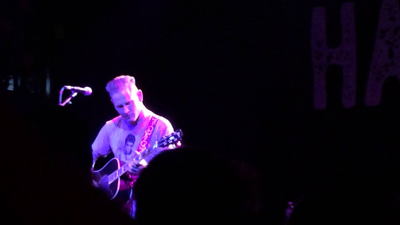 Corey Taylor live acoustic Green Day cover Pulling Teeth