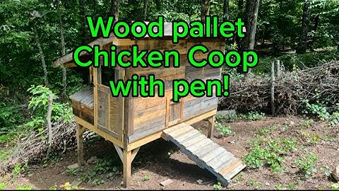 DIY chicken coop from wood pallets ￼