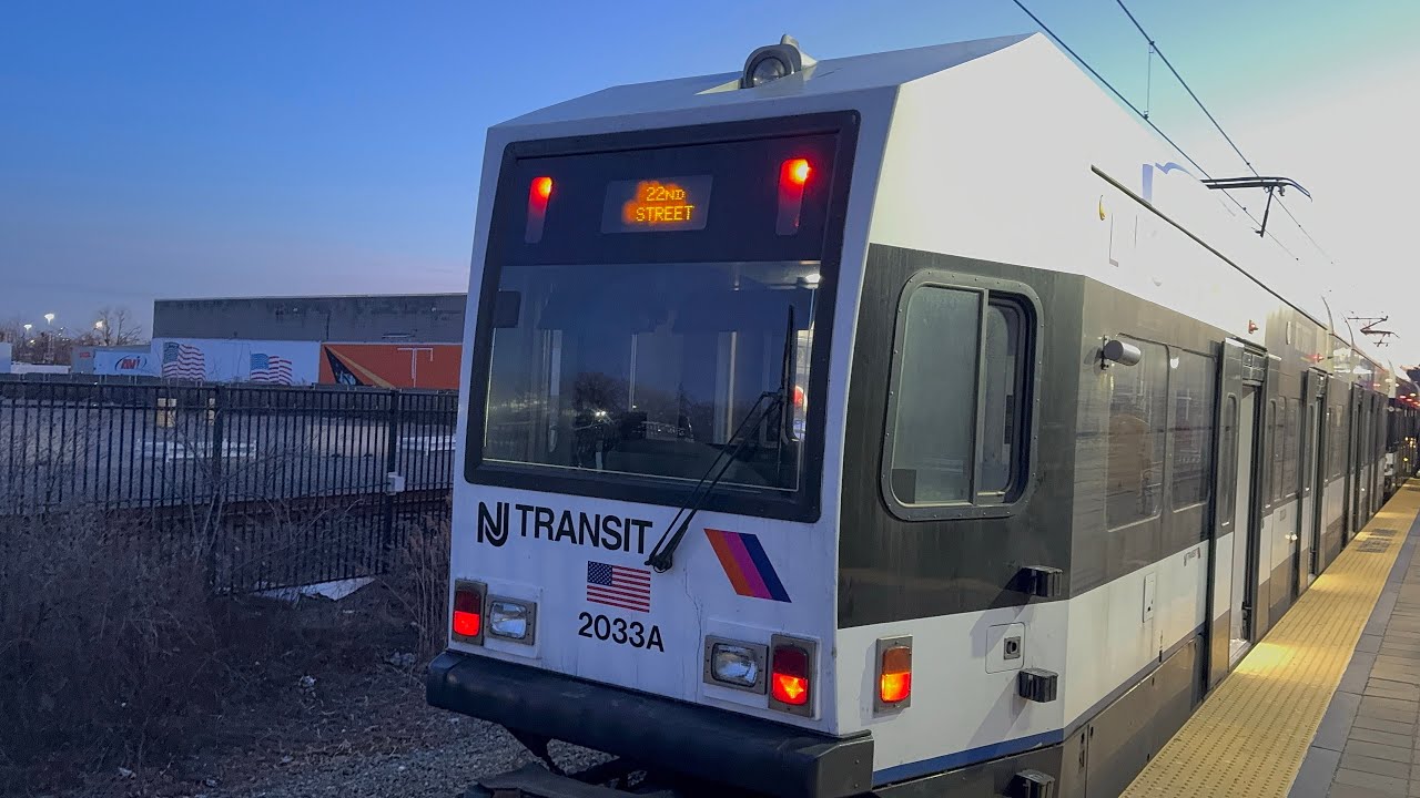 HBLR - Evening Rush hour at Danforth Avenue