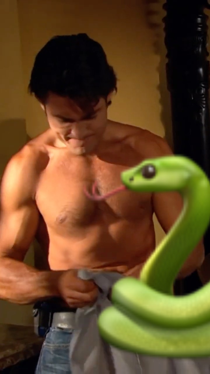 ?? Hay una serpiente en mi bota #TacoDeOjo #SoyTuDueña