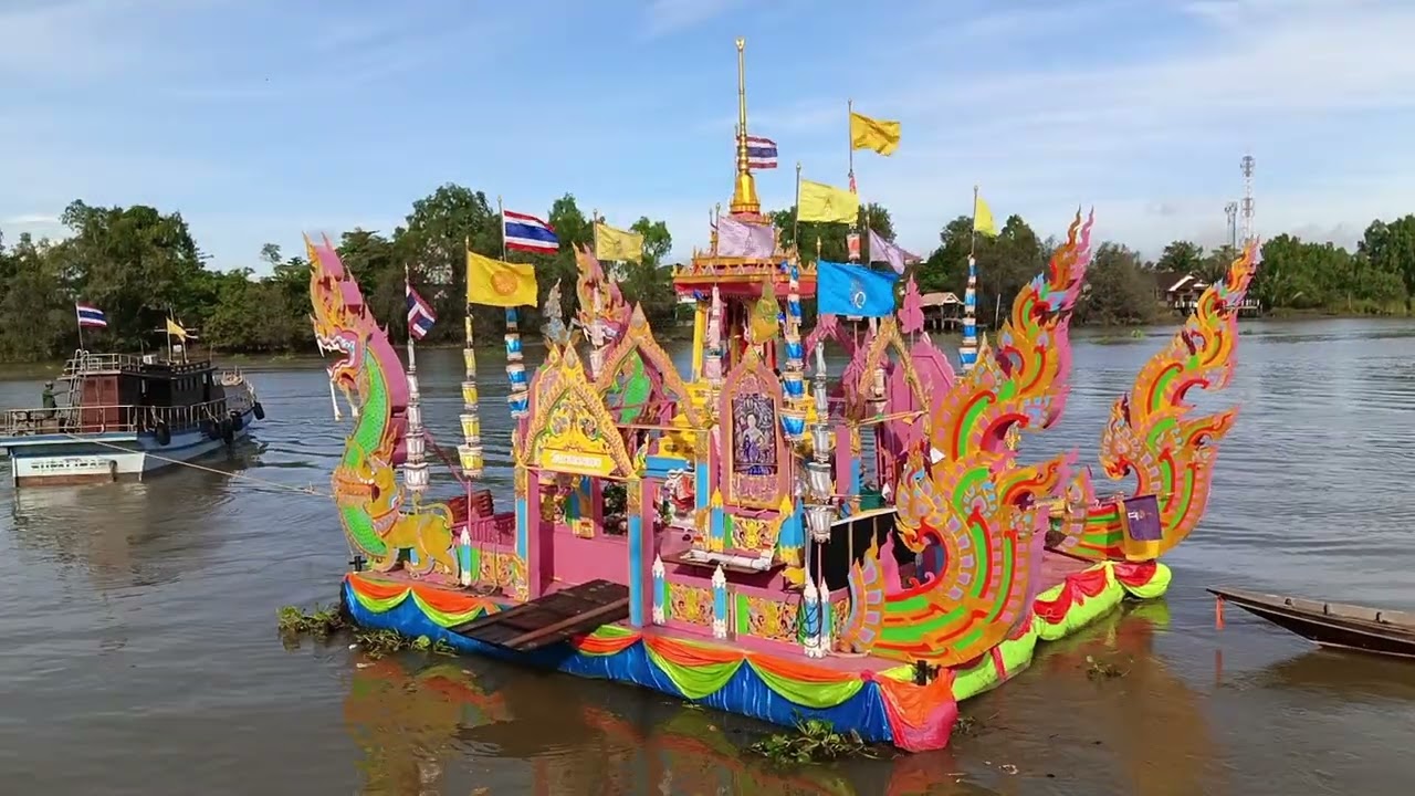 เรือพนมพระทางน้ำวัดแหลมทอง ต.คลองฉนาก อ.เมือง จ.สุราษฎร์ธานี