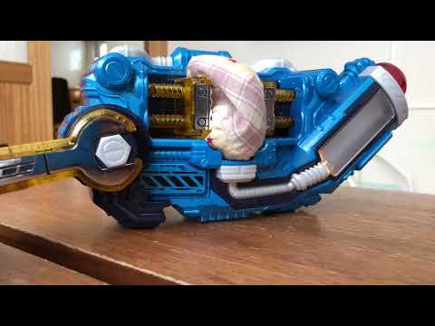 仮面ライダービルド変身ベルトのDXスクラッシュドライバーでお手玉を挟んだ音声が・・・。
