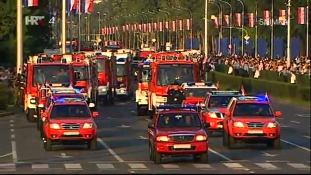 Svečani mimohod vatrogasaca.   20. obljetnica vojno redarstvene akcije Oluja