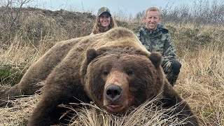 THE CANNIBAL!!! Brown Bear \& Wolf Hunting - Stuck N The Rut 189