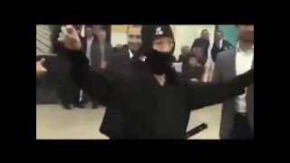 Düğünde Çifte Telli Oynayan Ninja
