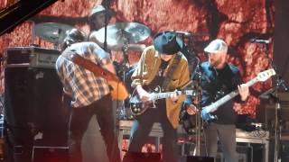 Neil Young &amp; Promise of the Real debuts &quot;Seed Justice&quot; at Farm Aid 2015