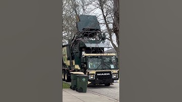 Groot Mack Mcneilus front loader with Curotto can on trash.