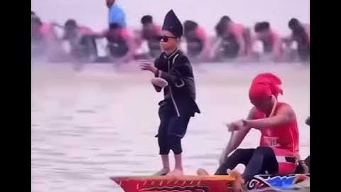 DIKA DANSE SUR UN PETIT BATEAU MAIS ILS NE TOMBE PAS DANS  L'EAU 🌊⛵🤯🤯🤯.