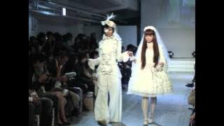Gothic Lolitas hit Tokyo Fashion Week
