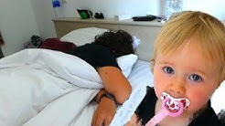 Baby Melissa reveille Alicia & julian - Morning Routine vacance