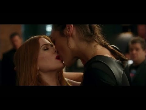 Wonder Woman Lesbian Kiss - Gal Gadot