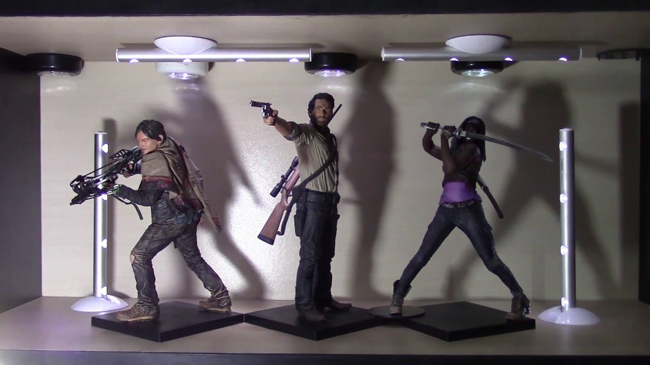 the walking dead deluxe figures