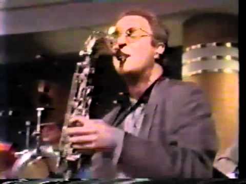 Tom Scott And Band Perform "Them Changes" On The P...