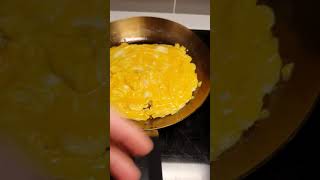 Garcima carbon steel skillet making a bad looking omelett