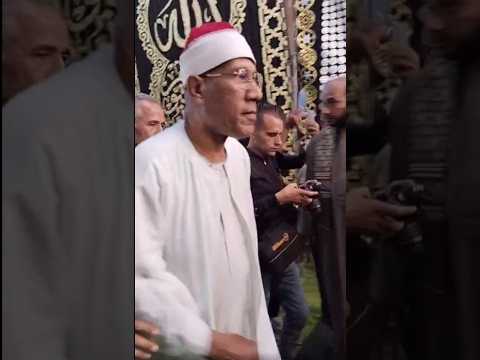 لحظة وصول الشيخ الطارووطي عزاء الدكتور أحمد عمر هاشم