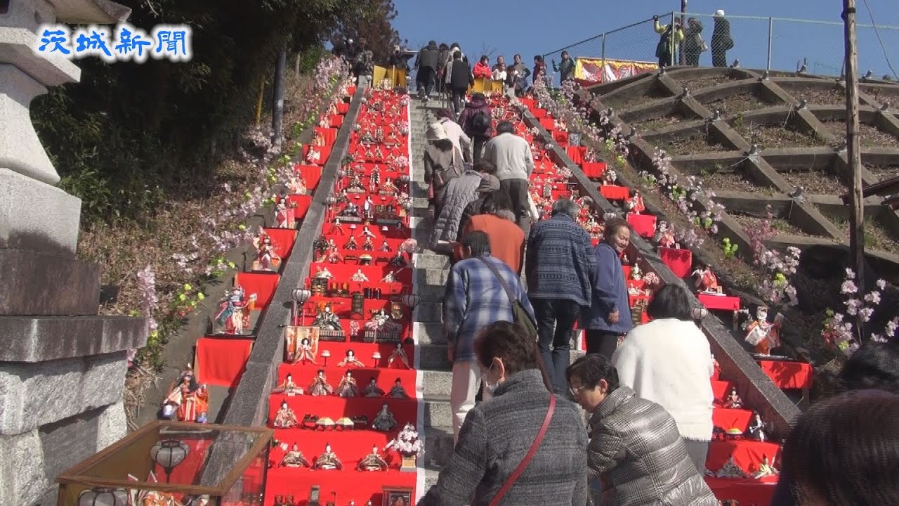 Hina dolls decorating the 