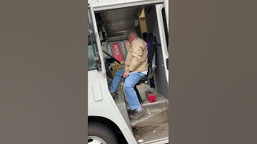 Guy Tries to Move FedEx Truck Blocking 