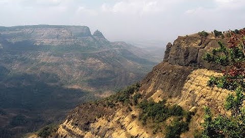 Columnar jointing in Basalt (Regular array of polygonal prisms, or columns can be seen)