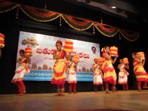 Bathukamma Bathukamma Vuyyalo1 by Venkateshwarlu Kalluri