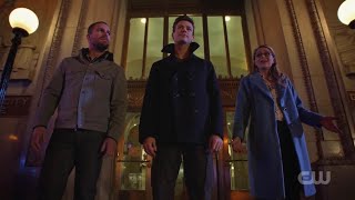 Arrow [7x9] Batwoman bails Oliver, Barry and Kara out of jail