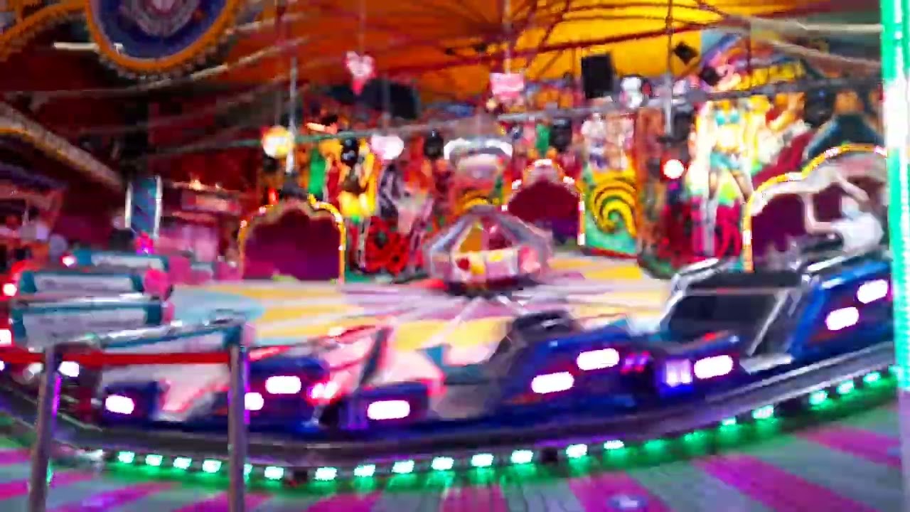 Berg und Thal Karussell, auf der Kirmes.