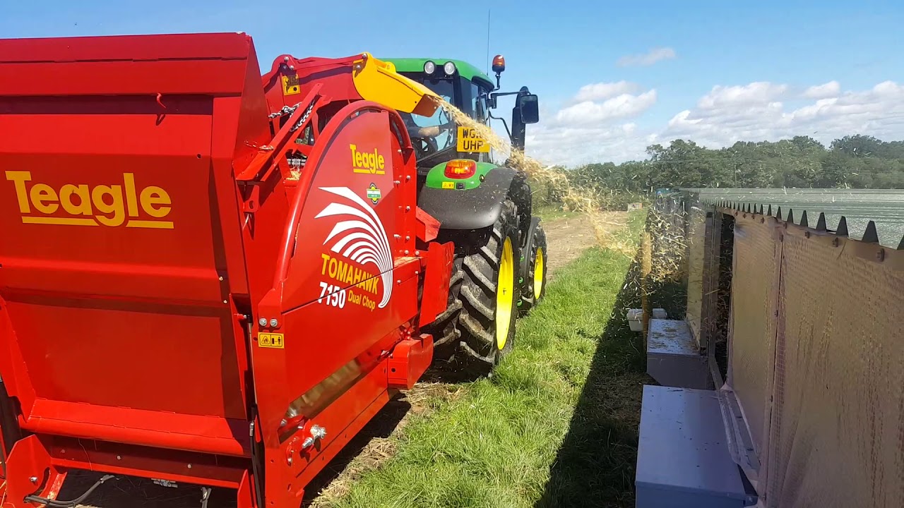 Straw chopper bedding up