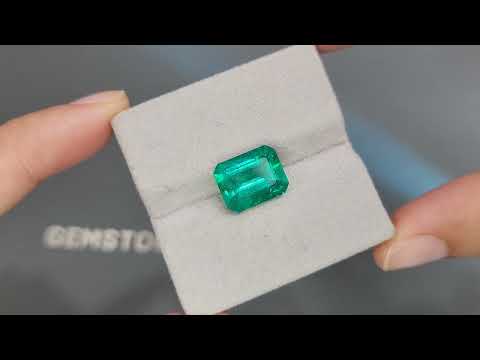 Unique Muzo Green emerald from Colombia in octagon cut 5.01 carats Video  № 3