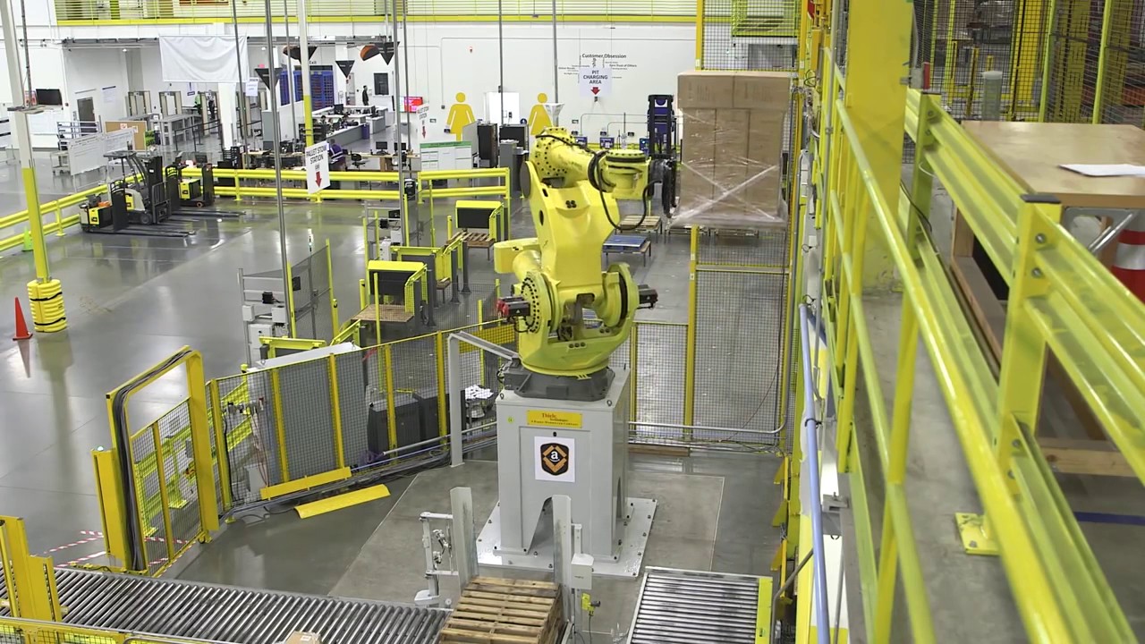 Amazon warehouse robots - YouTube