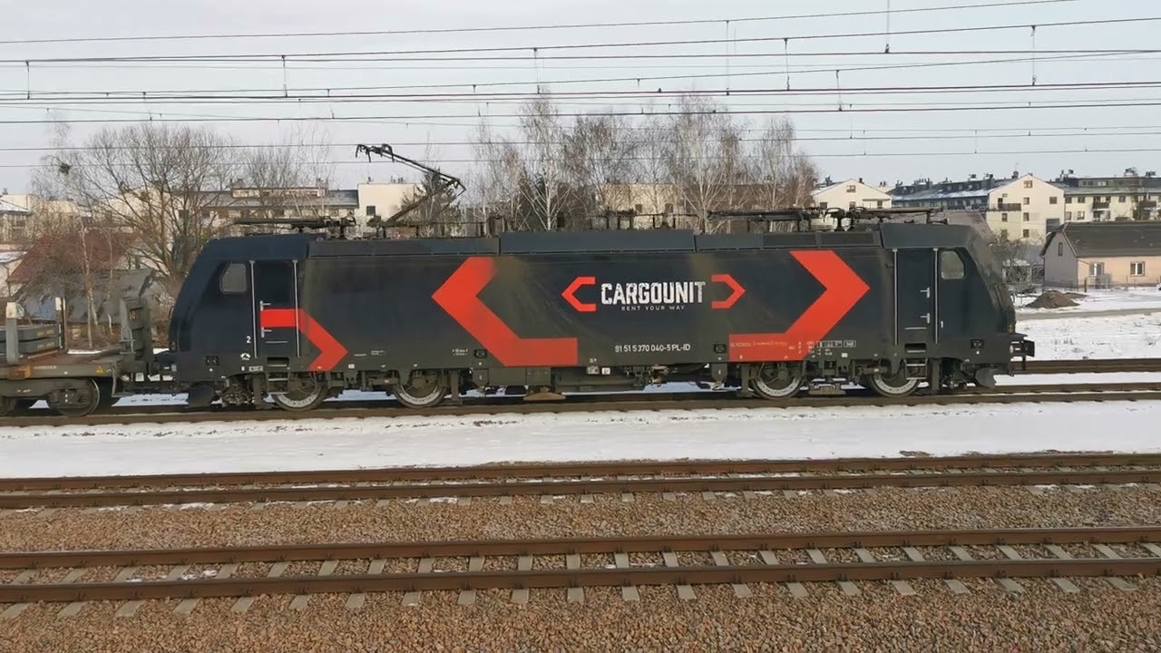 Traxx E186-928 Cargounit ze składem platform