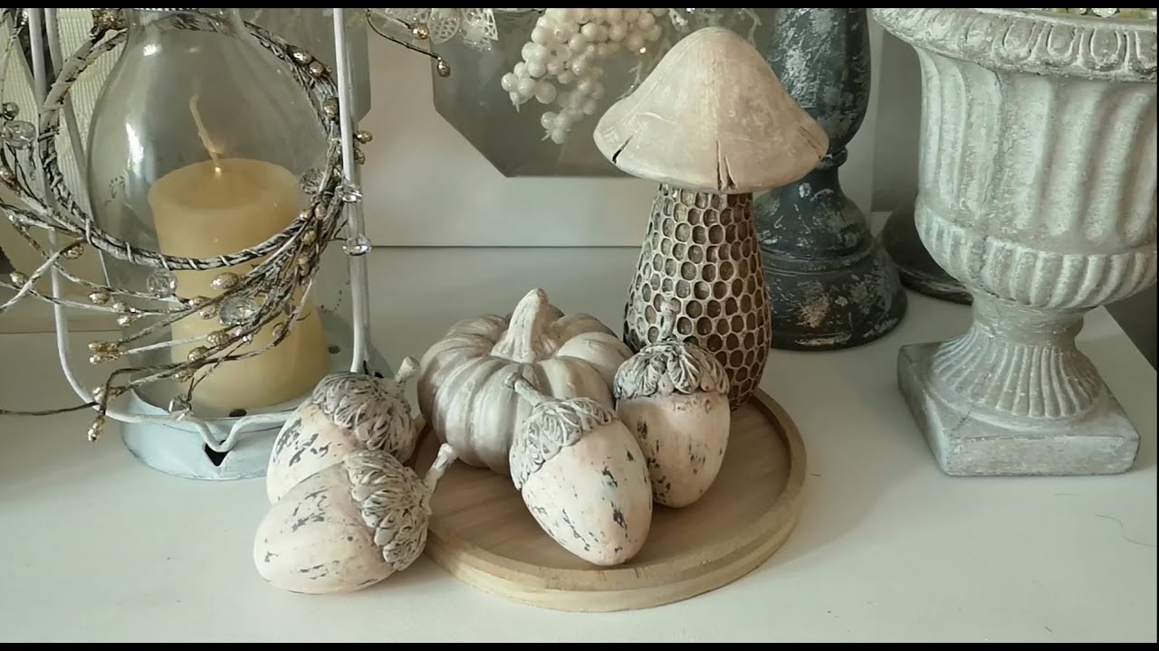 Upcycling Idee. Deko-Eicheln aus Plastikeiern und Modelliermasse