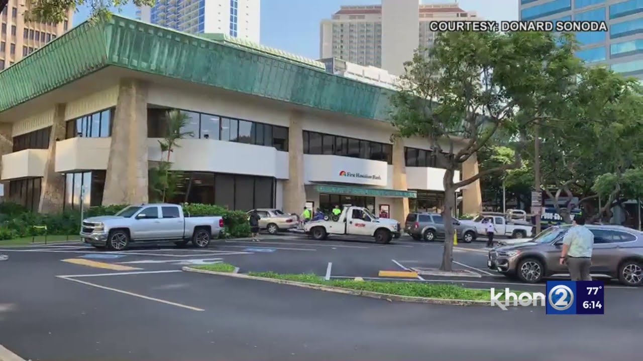 Driver drives into First Hawaiian Bank on Oahu YouTube