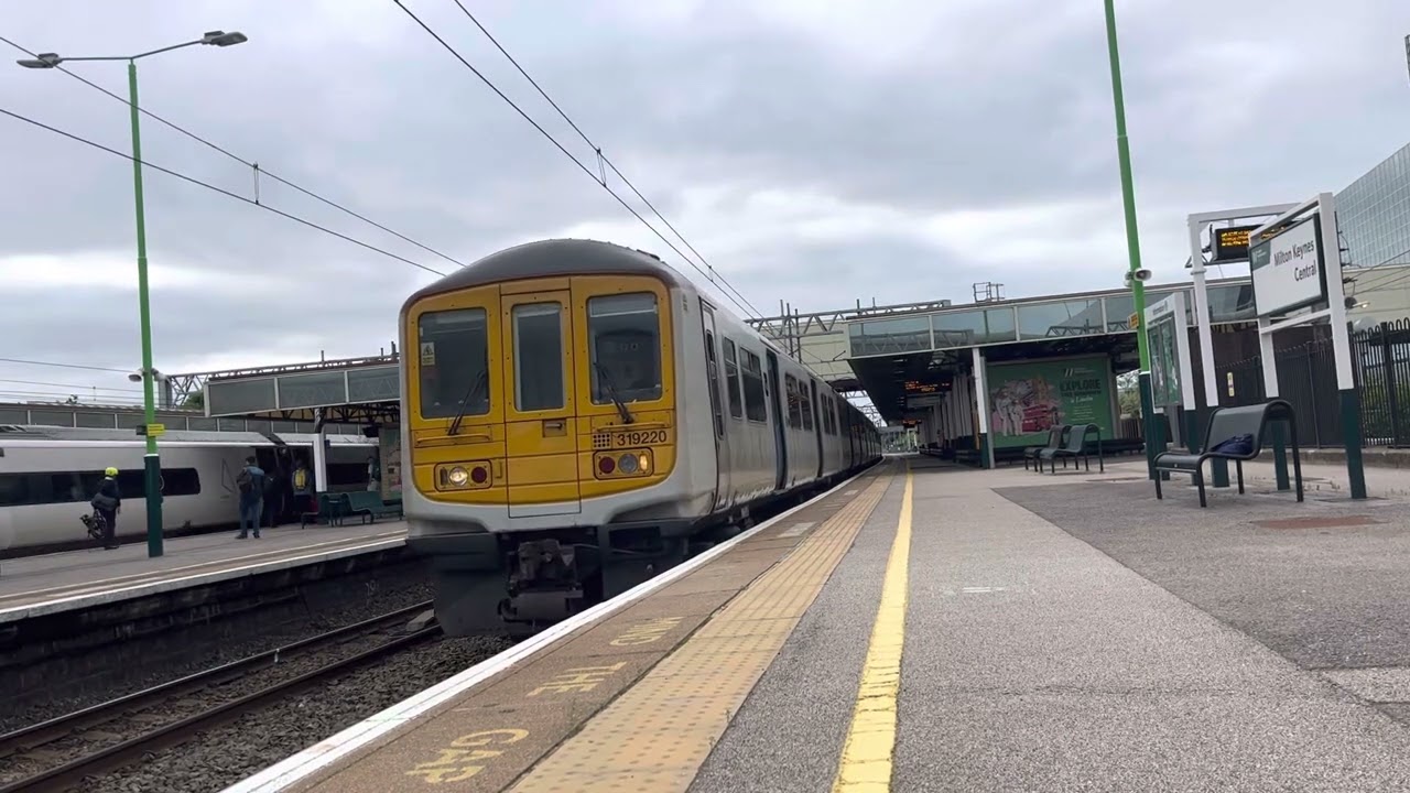 “Legend Driver” LNR Class 319 319220+319227 Leaving Milton Keynes Central with two tones