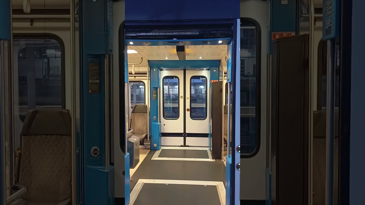 Tür öffnet und Tür Schließt | Rotkäppchen BR429 vom DB Regio | 123/623